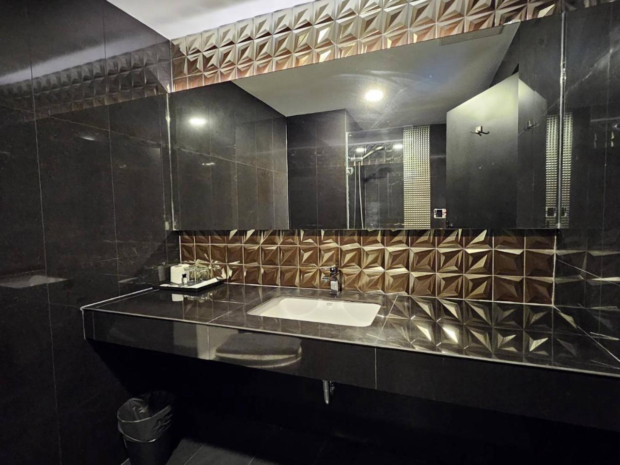 Oscar Palace Hotel & Wellness Center Ban Khlong Phruan Exterior photo